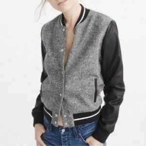 ABERCROMBIE & FITCH Women's Heritage
Wool Bomber Jacket Sz M